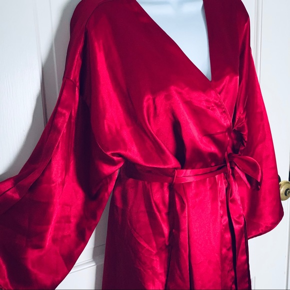 VALENTINO Intimo Red Nightgown & Robe - Picture 9 of 15
